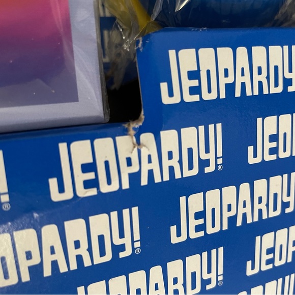 Jeopardy Deluxe Edition Board Game-America's Favorite Quiz Show - Picture 8 of 11